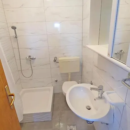 Poljubac Apartment